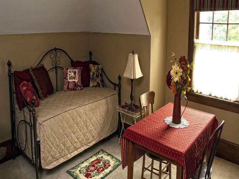 Hawthorn Bed And Breakfast Independence Exterior photo