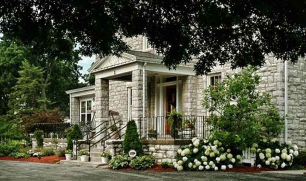 Hawthorn Bed And Breakfast Independence Exterior photo